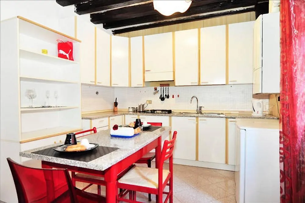 Mario Apartment 1000 Venice