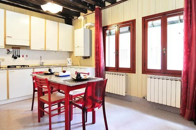 Mario Apartment 1000 Venice